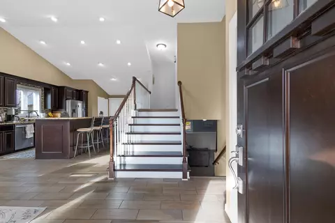 Entry Way - 2830 E Dietzen Dr, Appleton, WI 54915 photo 2 of 10