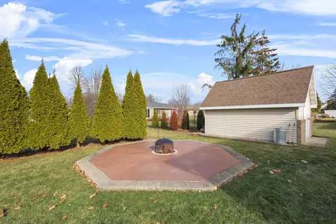 Exterior - 2830 E Dietzen Dr, Appleton, WI 54915 photo 5 of 14