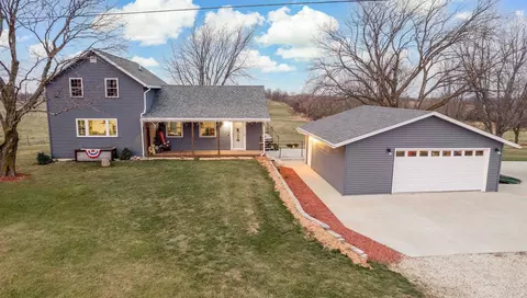 w1715 County Road T, Mount Calvary, WI 53057