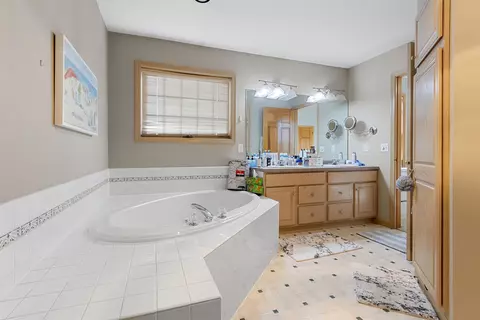 409 E Haddonstone Dr, Appleton, WI 54913 photo 31