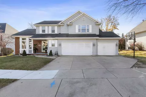 409 E Haddonstone Dr, Appleton, WI 54913