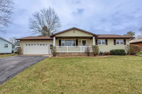 2008 Pershing Rd, New London, WI 54961
