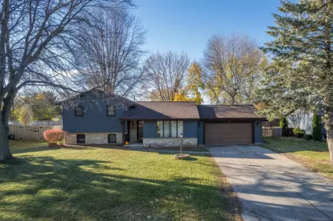 1849 N Beaver Trail Dr, Green Bay, WI 54303