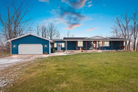 5514 Hawthorne Dr, Pulaski, WI 54162