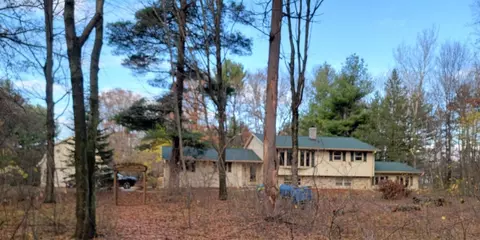 1520 Woodsdale Ave, Suamico, WI 54173