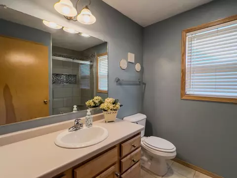 Bath - n286 Mueller Court, Appleton, WI 54915 photo 2 of 3