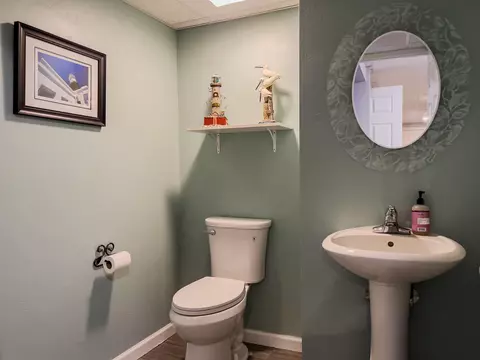 Bath - n286 Mueller Court, Appleton, WI 54915 photo 3 of 3