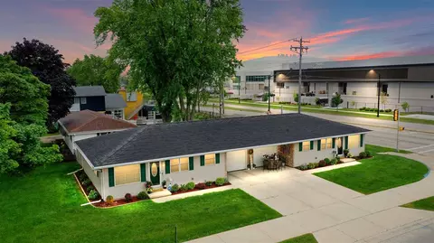 1839 S Oneida St, Green Bay, WI 54304