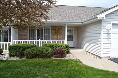 2280 Patriot Ln #B, Oshkosh, WI 54904