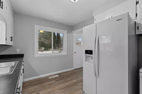 Entry Way - 1901 N Alexander St, Appleton, WI 54914 photo 1 of 2
