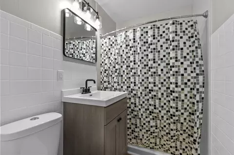 Bath - 1901 N Alexander St, Appleton, WI 54914 photo 1 of 1