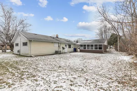 Exterior - 1901 N Alexander St, Appleton, WI 54914 photo 4 of 4