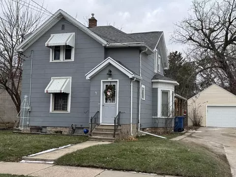 136 W 12th Ave, Oshkosh, WI 54902