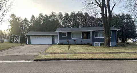75 Grove St, Clintonville, WI 54929
