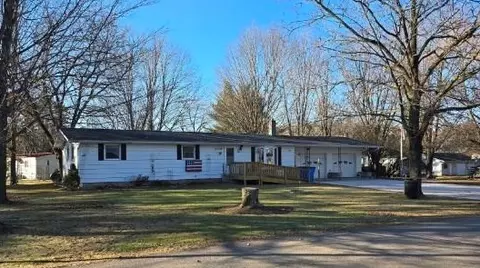 1101 Bartelt St, Gresham, WI 54128