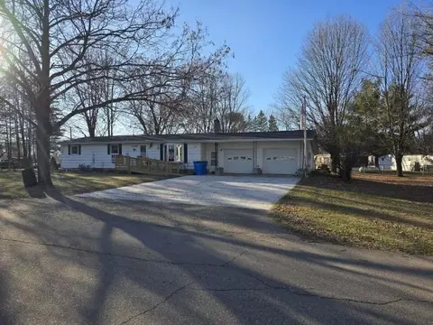 1101 Bartelt St, Gresham, WI 54128 photo 2