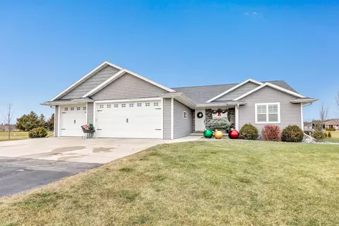131 White Clover Ct, Pulaski, WI 54162