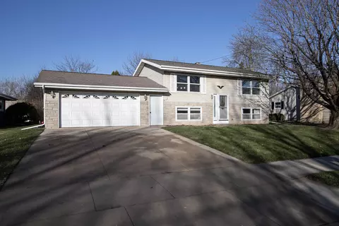952 London St, Menasha, WI 54952