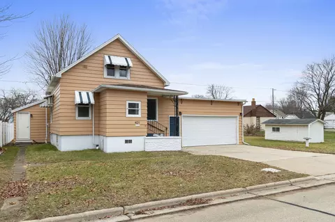 421 4th St, Oconto, WI 54153