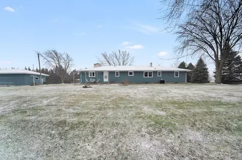 Exterior - 660 Edgewood Dr, Appleton, WI 54913 photo 1 of 9