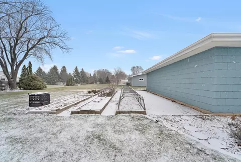 Exterior - 660 Edgewood Dr, Appleton, WI 54913 photo 5 of 9