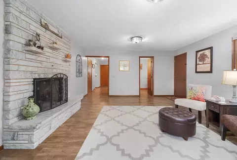 Living - 660 Edgewood Dr, Appleton, WI 54913 photo 5 of 5