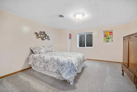 Bedroom - 660 Edgewood Dr, Appleton, WI 54913 photo 6 of 9