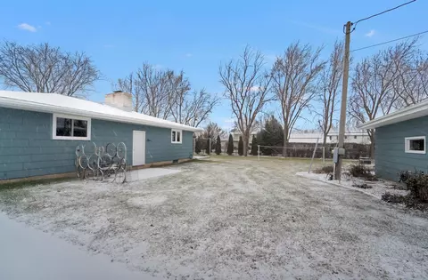 Exterior - 660 Edgewood Dr, Appleton, WI 54913 photo 3 of 9