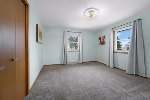 Bedroom - 660 Edgewood Dr, Appleton, WI 54913 photo 3 of 9