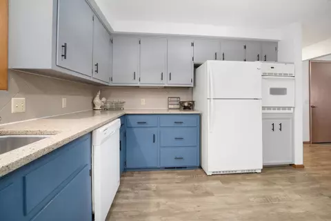 Kitchen - 660 Edgewood Dr, Appleton, WI 54913 photo 4 of 4
