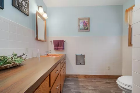 Bath - 660 Edgewood Dr, Appleton, WI 54913 photo 1 of 3