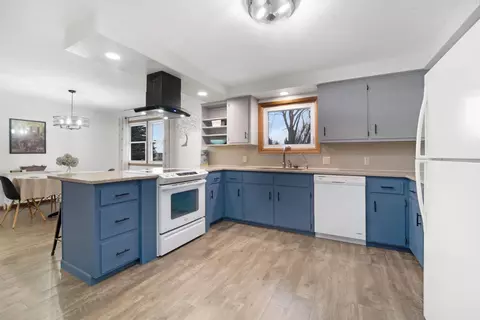 Kitchen - 660 Edgewood Dr, Appleton, WI 54913 photo 2 of 4