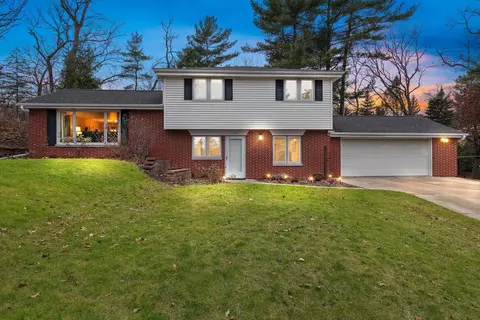 1009 Mt Mary Dr, Green Bay, WI 54311