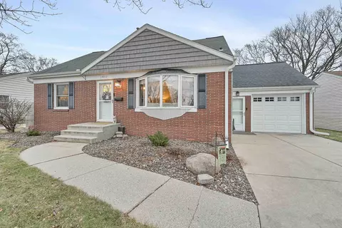 1011 Meacham St, Green Bay, WI 54304