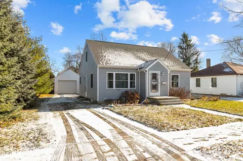 817 Warsaw St, Menasha, WI 54952