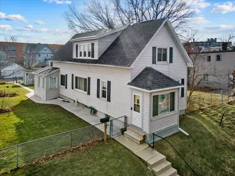 1035 E Potter Ave, Milwaukee, WI 53207