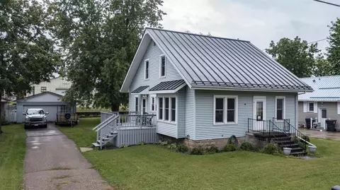 111 E Ann St, Weyauwega, WI 54983