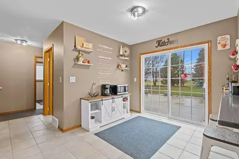 Entry Way - 3419 N Morrison St, Appleton, WI 54911 photo 3 of 12