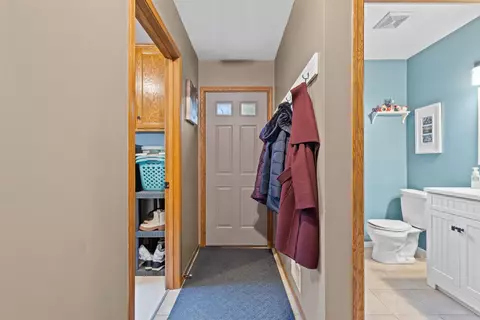 Entry Way - 3419 N Morrison St, Appleton, WI 54911 photo 5 of 12