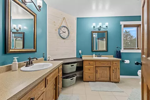 Bath - 3419 N Morrison St, Appleton, WI 54911 photo 2 of 4