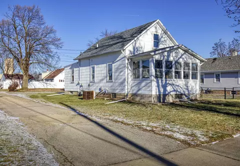 516 E 1st St, Kimberly, WI 54136