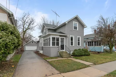 127 W South Park Ave, Oshkosh, WI 54902