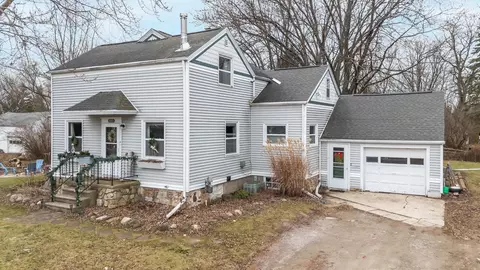 6065 County Road R, Oshkosh, WI 54902