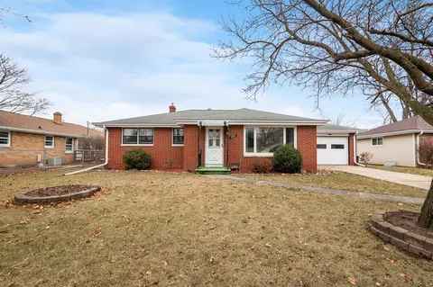 1669 Lilac Ln, Green Bay, WI 54302
