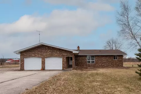 5807 9th Street Rd, Omro, WI 54963
