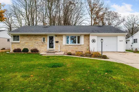 1427 N 23rd St, Manitowoc, WI 54220