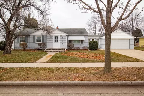 417 S James St, Kimberly, WI 54136