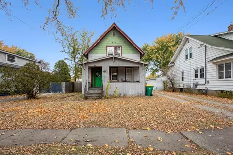 1253 Stuart St, Green Bay, WI 54301