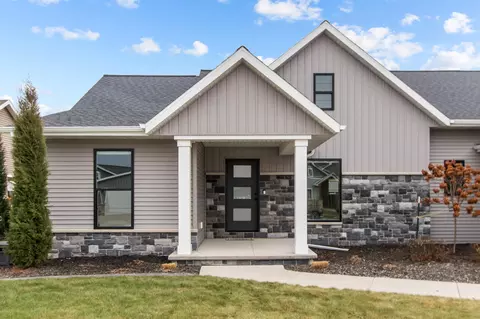 2978 E Bluetopaz Dr, Appleton, WI 54913 photo 3