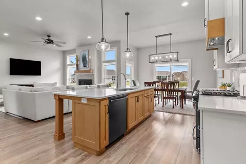2978 E Bluetopaz Dr, Appleton, WI 54913 photo 8